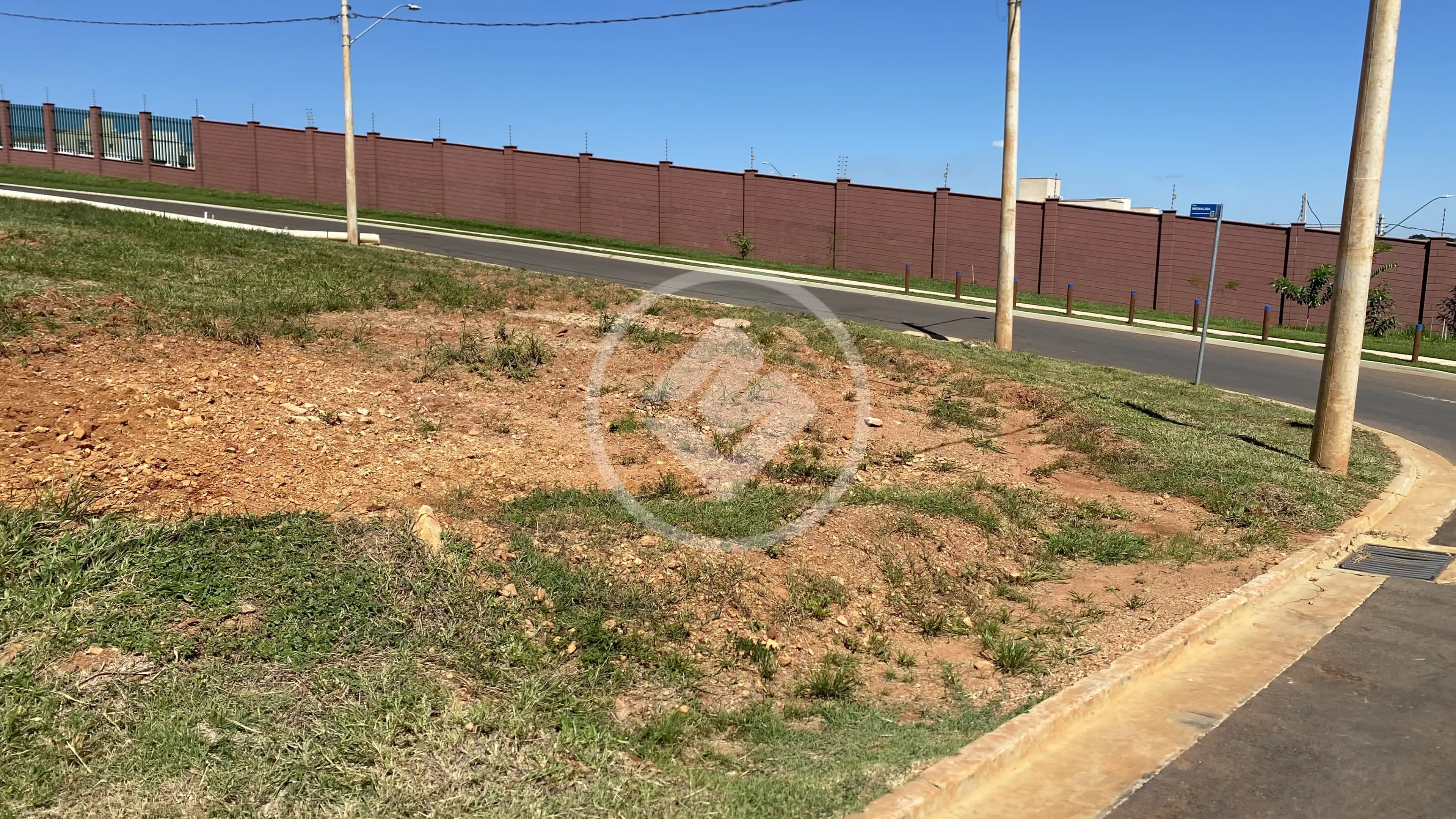 Lote 401,83 m² no Condomínio Jardins Parma