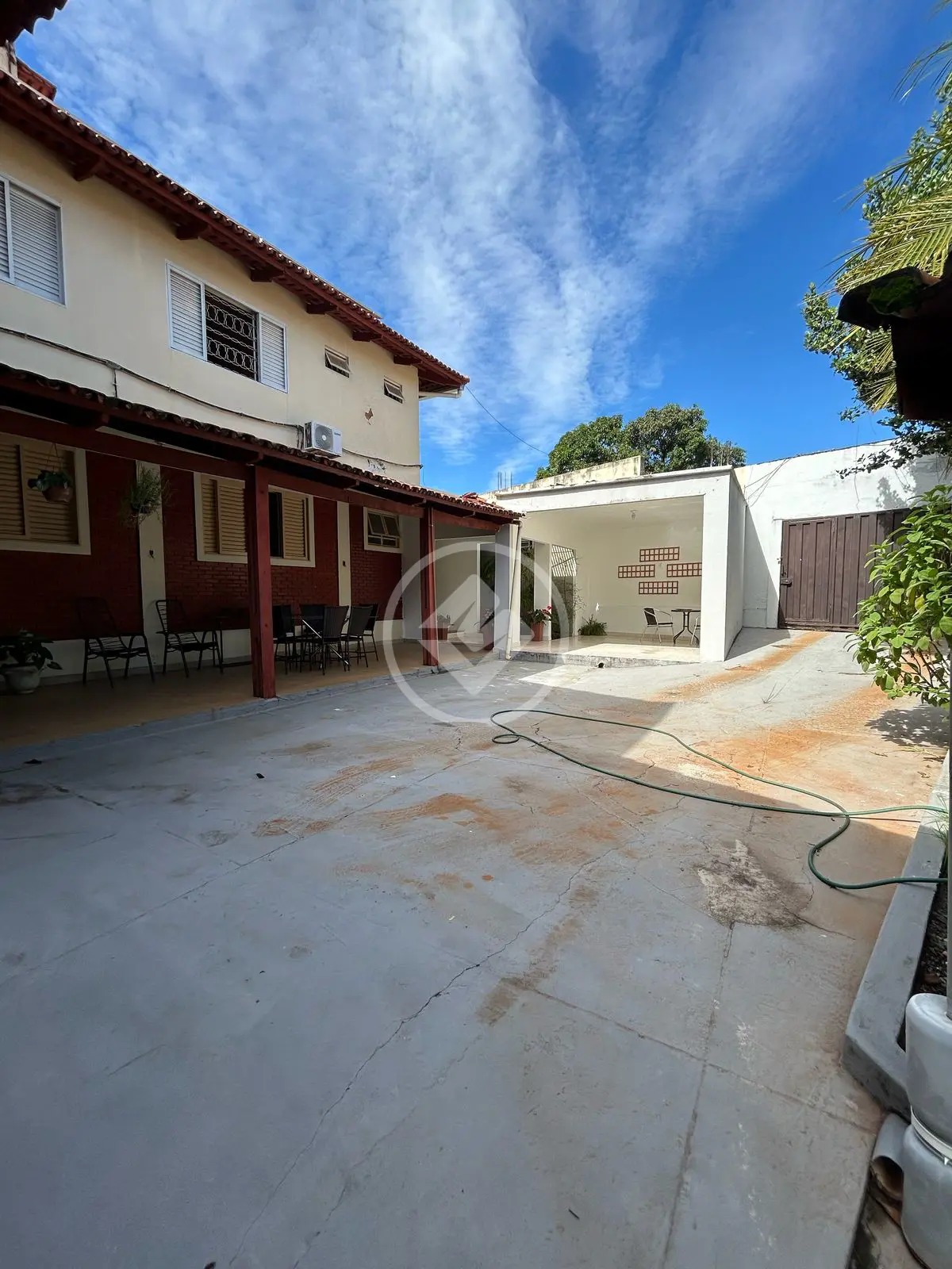 CASA RESIDENCIAL / COMERCIAL - SETOR SUL