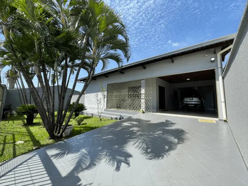 ESPAÇO TEM DE SOBRA, AFINAL, SÃO 840m² DE TERRENO E 5 QUARTOS