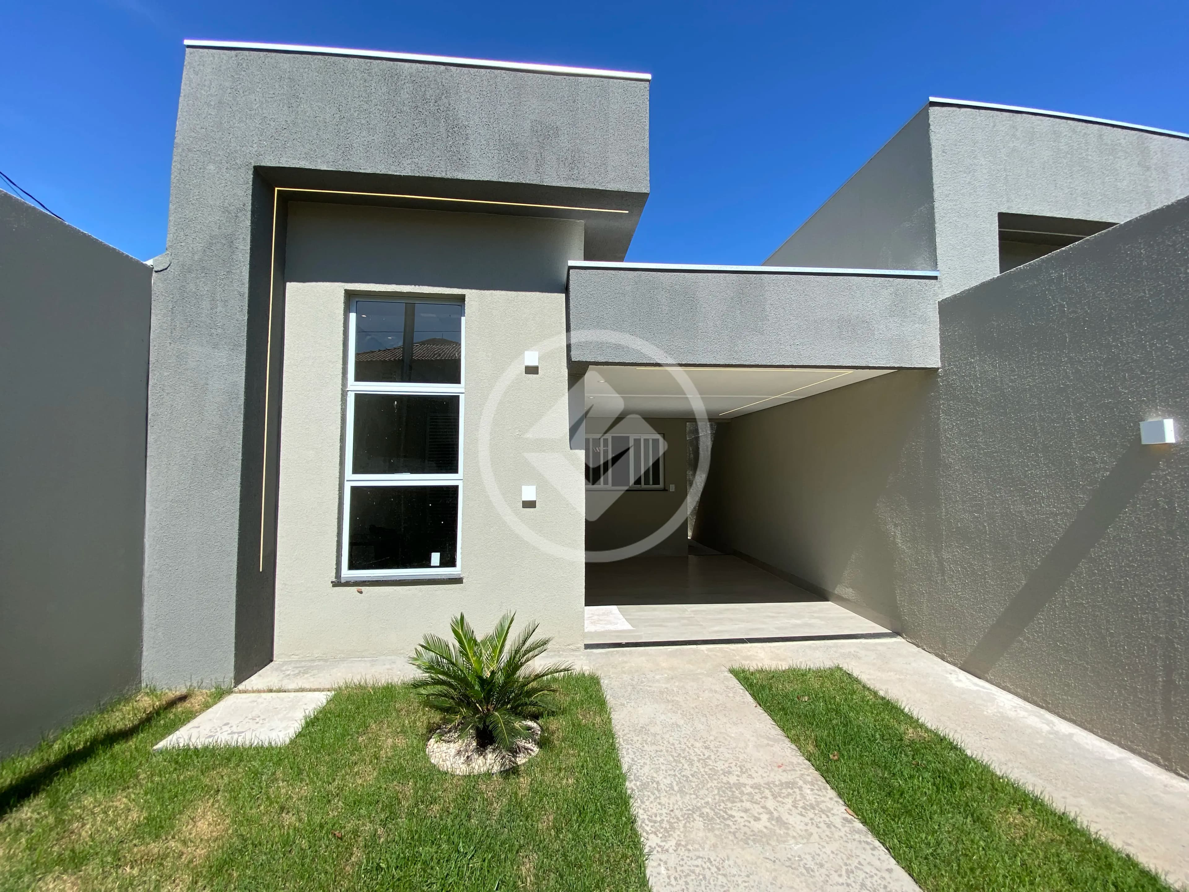 Vende-se Casa recém-construída no Coophema - 180 m² de terreno, 125 m² construídos - 3 quartos sendo 1 suíte, com piscina - Valor de venda: R$ 580.000,00