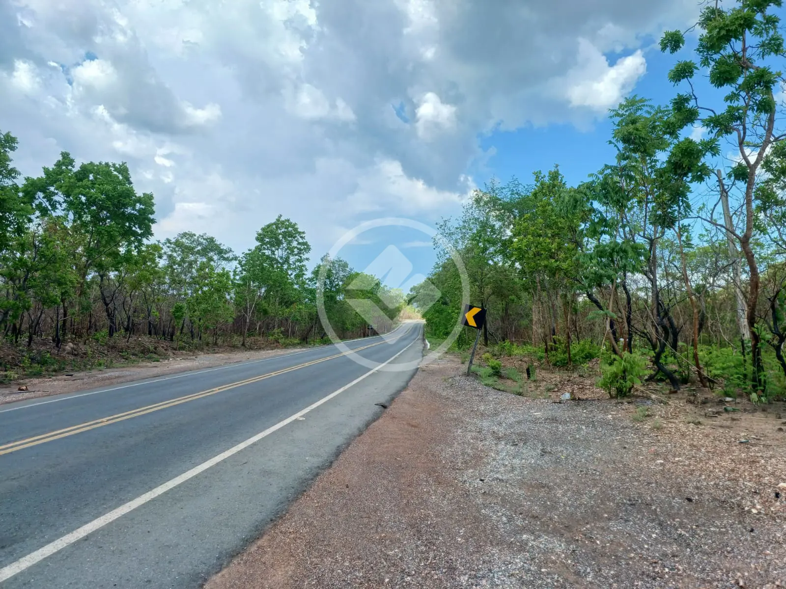 AREA RURAL DE 10 HECTARES NA BEIRA DA ESTRADA, COM ACESSO RAPIDO A CUIABÁ