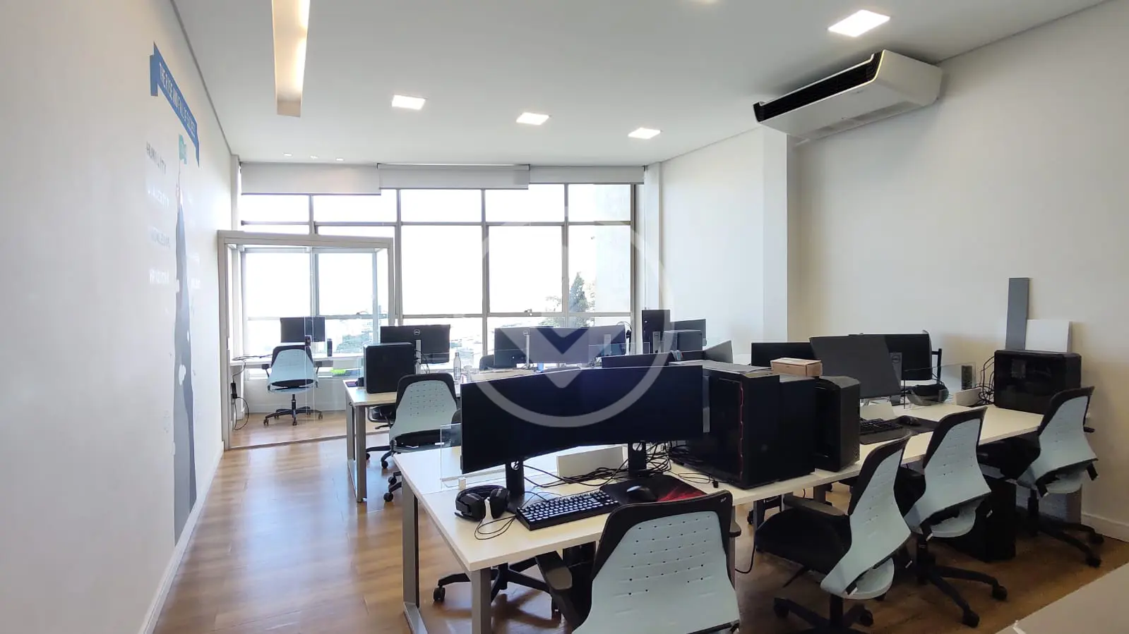 Sala comercial com 75,76m² com 2 vagas,  à venda no Estoril