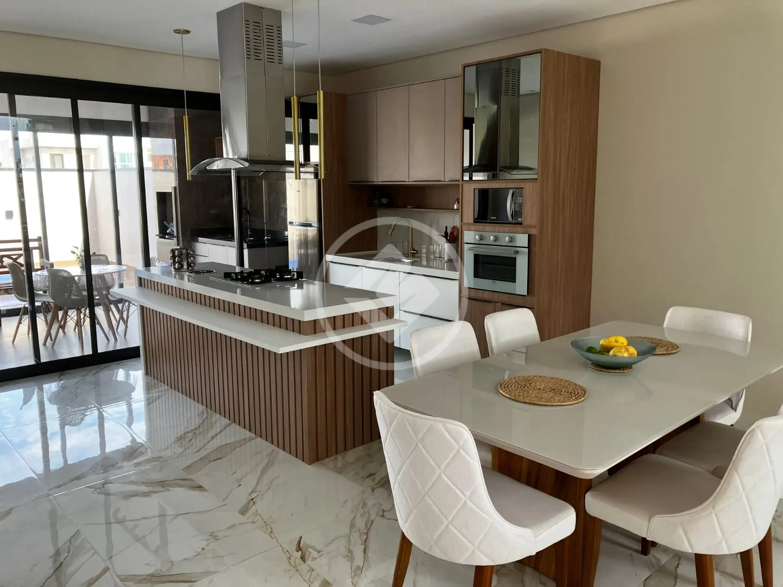 Casa Moderna, construção nova, com varias benfeitorias, além de um condomínio completo. (Tem sistema de geração de energia com 19 placas, geração de 550Watts/mês.)