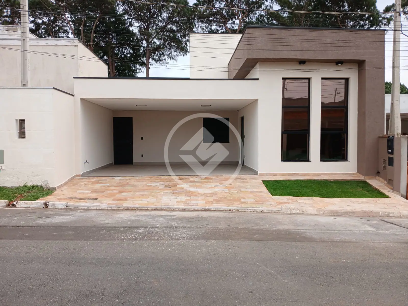 Casa de 135 m2, com 3 dormitórios sendo 1 suíte, no Condomínio Residencial Okinawa, em Hortolândia.