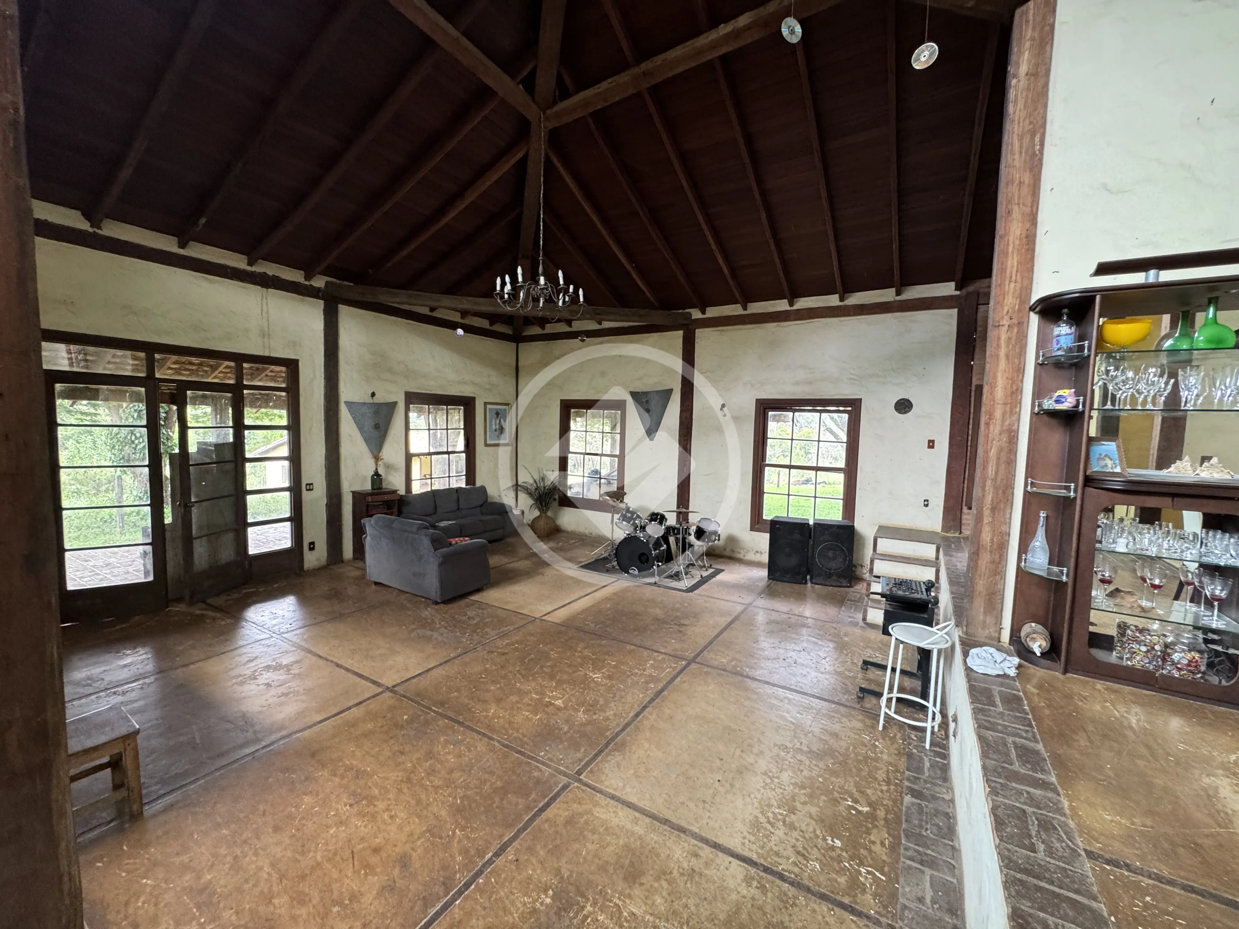 Chácara de 18.000 m2 na região de Barão Geraldo com 2 casas.