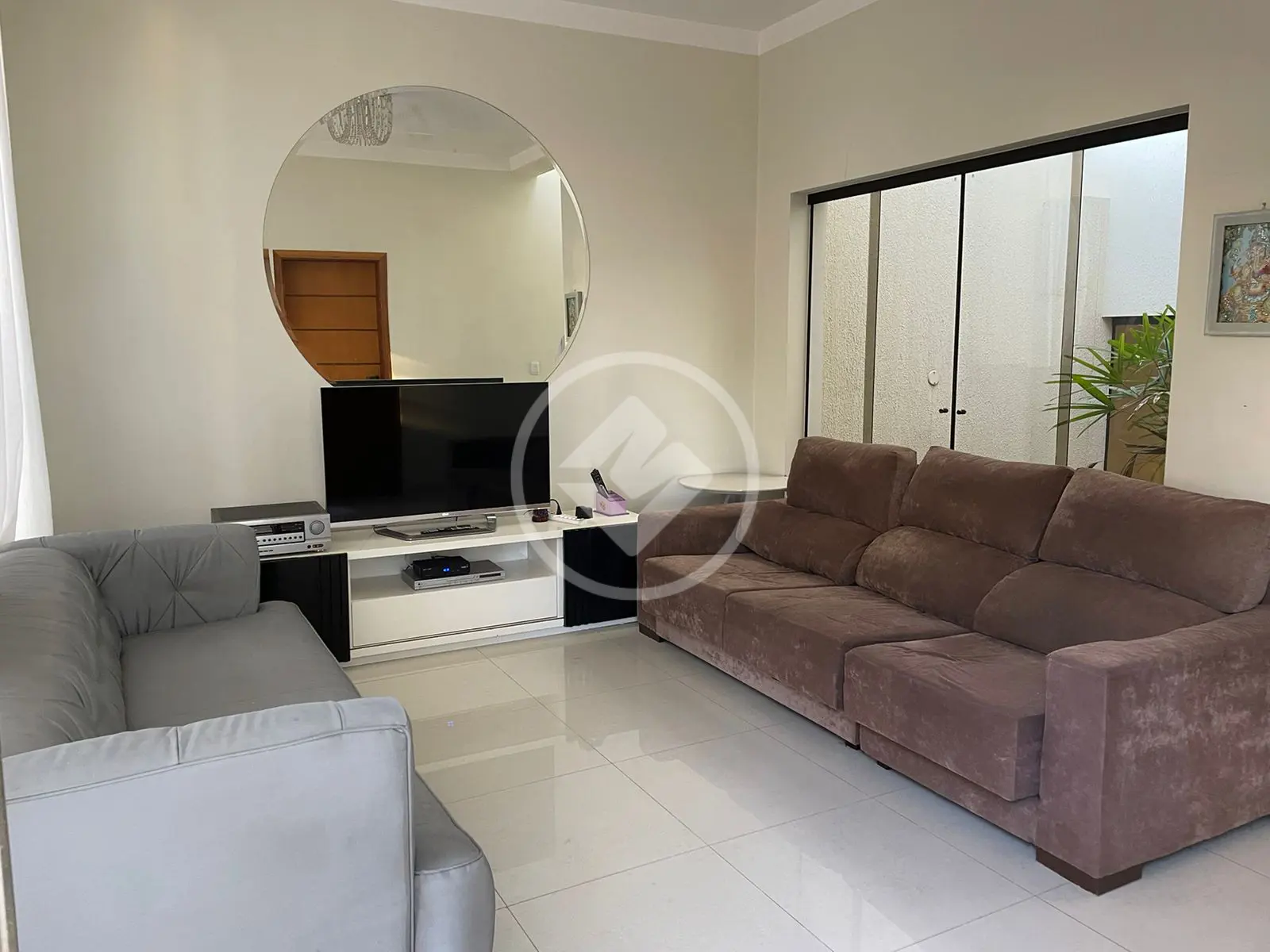 Casa com 04 suítes 308m² em condomínio fechado