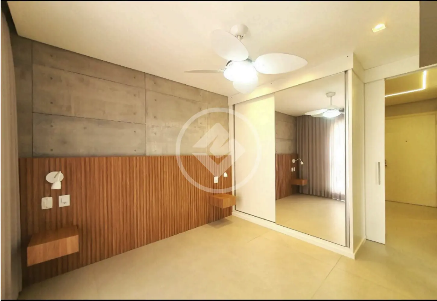 Apartamento Recém Reformado, 1 dormitório com garagem no centro