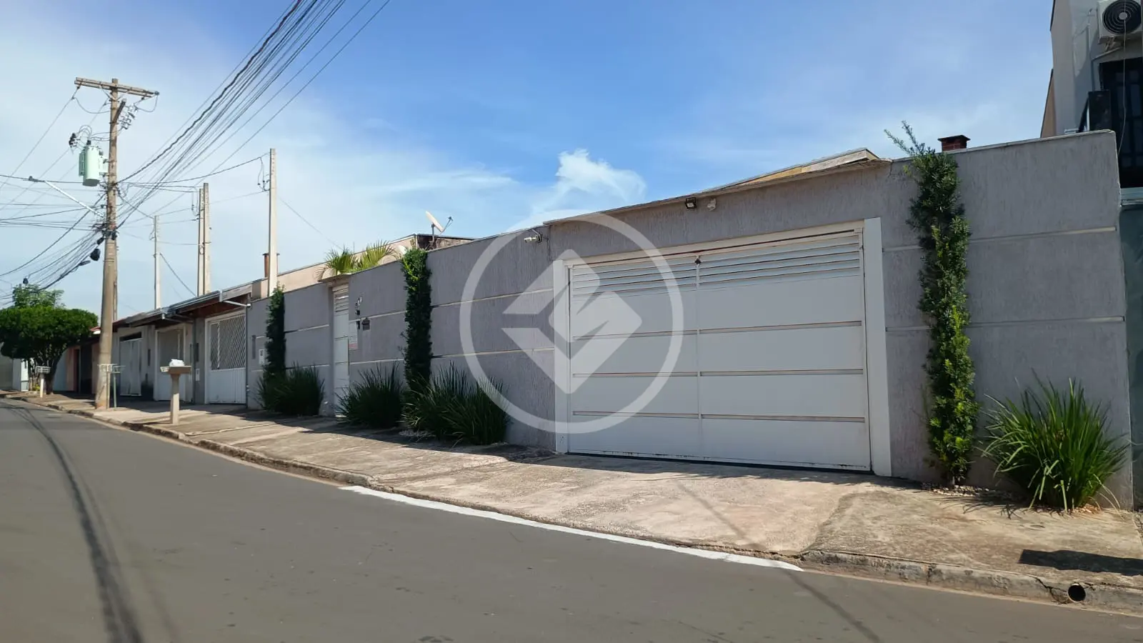 Casa ampla térrea, de 130 m2, com 3 dormitórios sendo 1 suíte. ótima para PCD, no Jardim Dulce em Sumaré.
