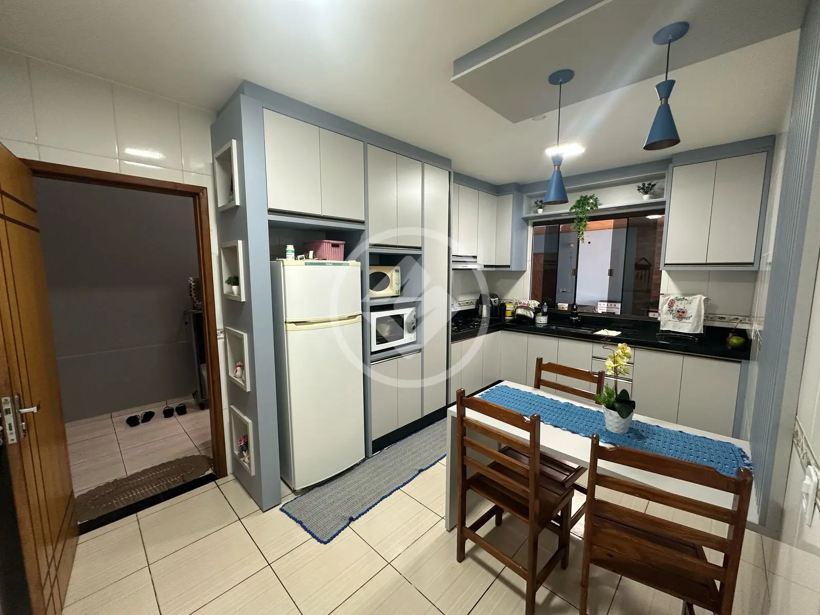 Casa 103m² + 2 kitinetes ao fundo