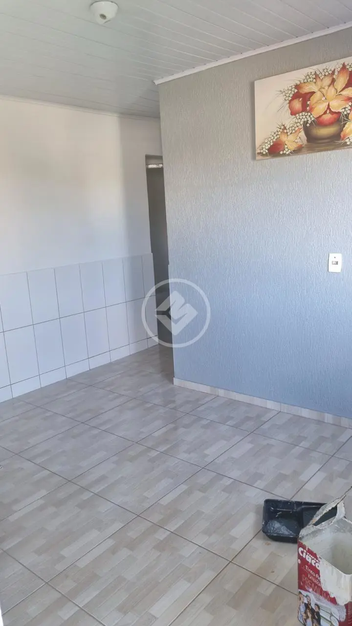 "Excelente terreno com 2 casas à venda, ótima localização e potencial de valorização, perfeito para investidores ou famílias!"