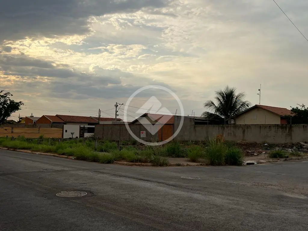 Terreno comercial em esquina no Altos do Parque 1, Cuiabá MT R$450.000,00