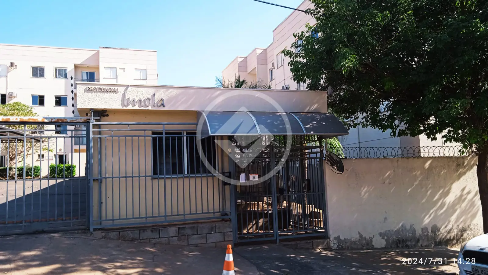 Vendo apartamento 2 quartos, semi mobiliado, Bairro Parque das Nações, Estrada da Chapada, próximo ao Centro Político