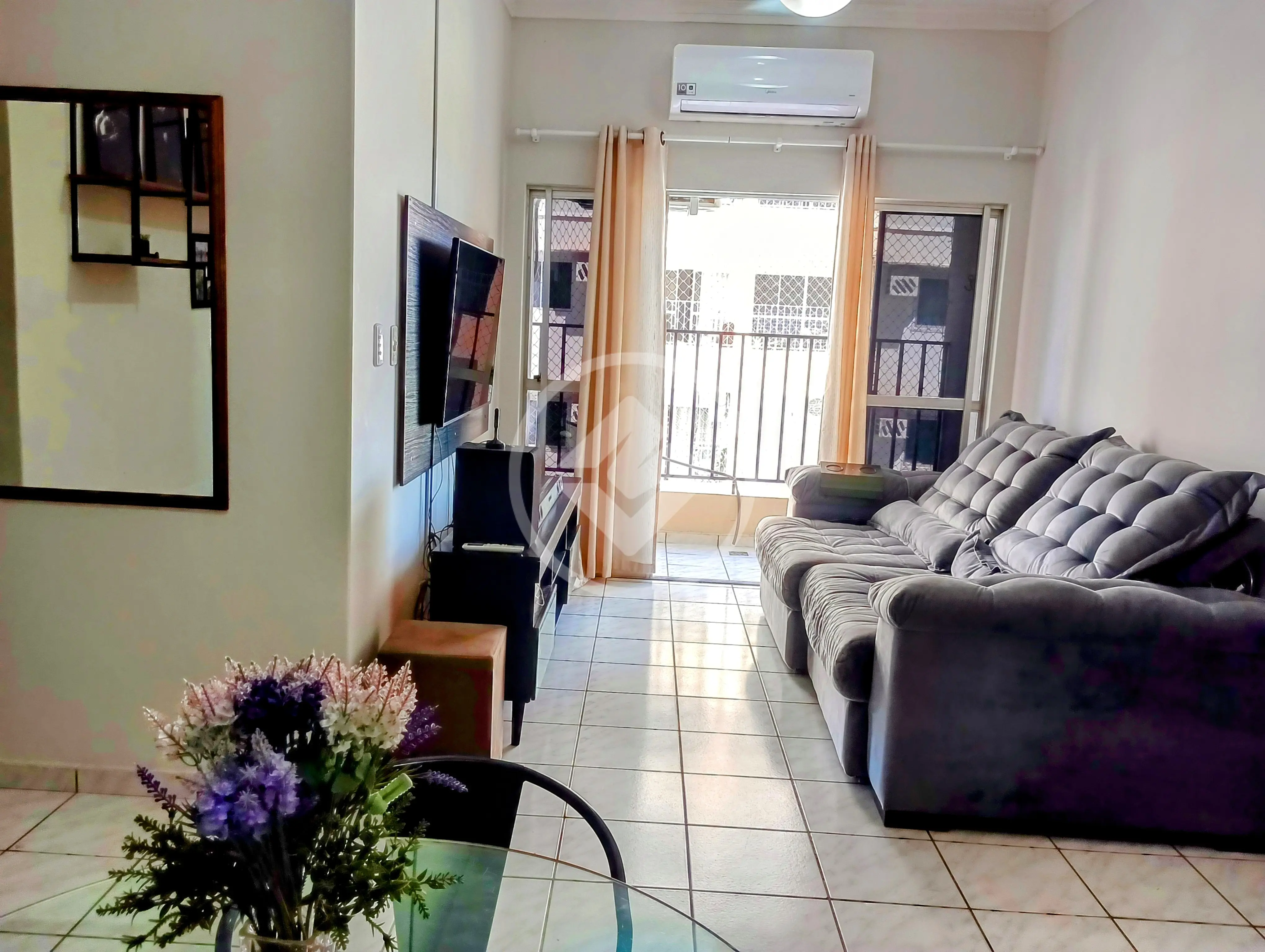 Vende apartamento na região central apartamento 2 quartos com 72 m2 valor R$ 300.000,00