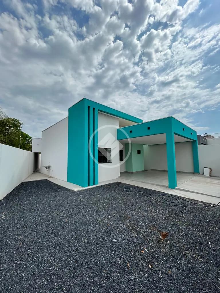 CASA A VENDA NO BAIRRO JARDIM UNIVERSITÁRIO - 3 QUARTOS SENDO 2 SUITES - VALOR RS 700.000,00 - CUIABÁ/MT