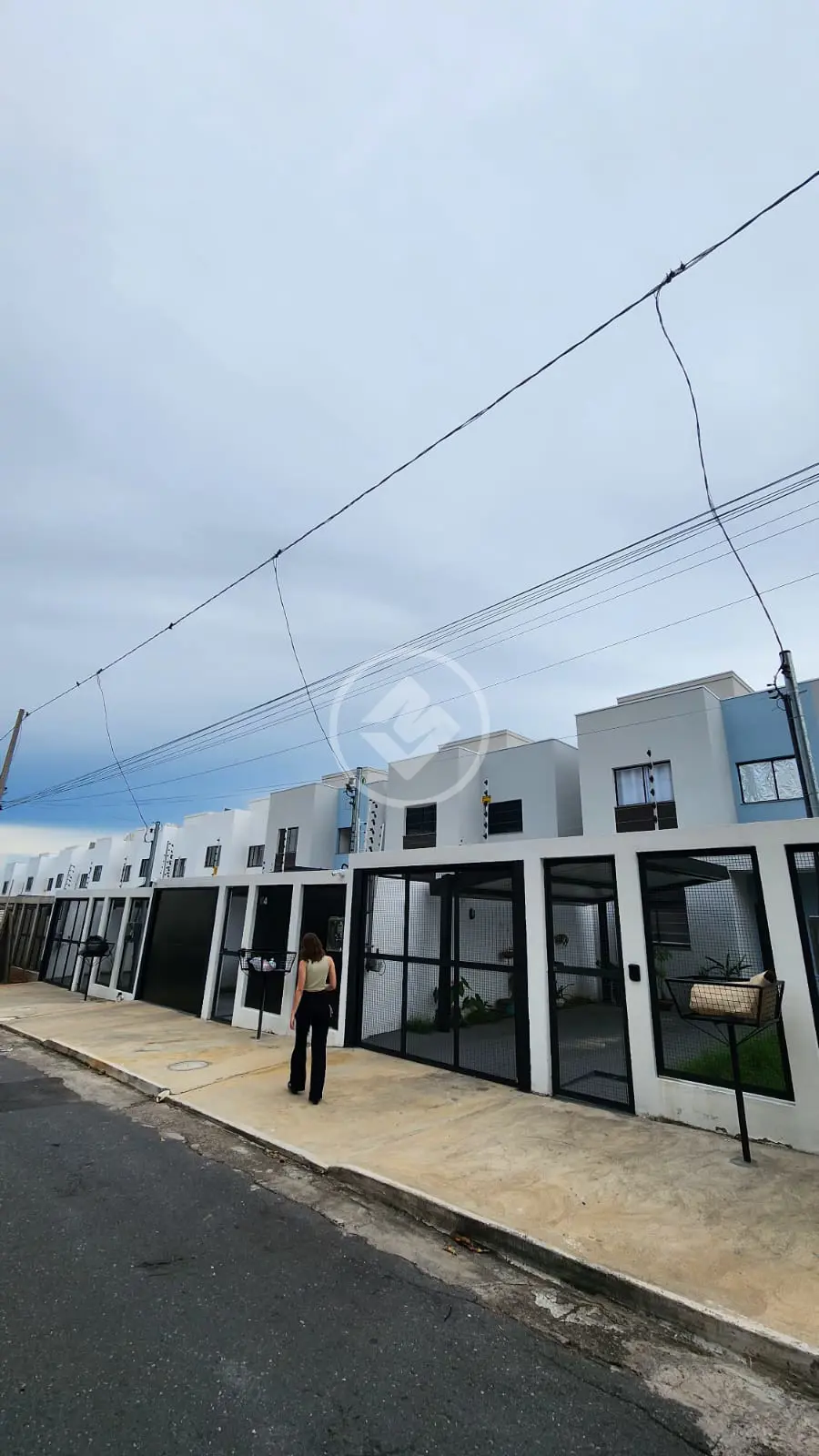 SOBRADO A VENDA NA REGIÃO DO JARDIM DAS AMÉRICAS - 3 QUARTOS SENDO 1 SUÍTE- BEM LOCALIZADO - VALOR: R$758.000,00 - CUIABÁ/MT
