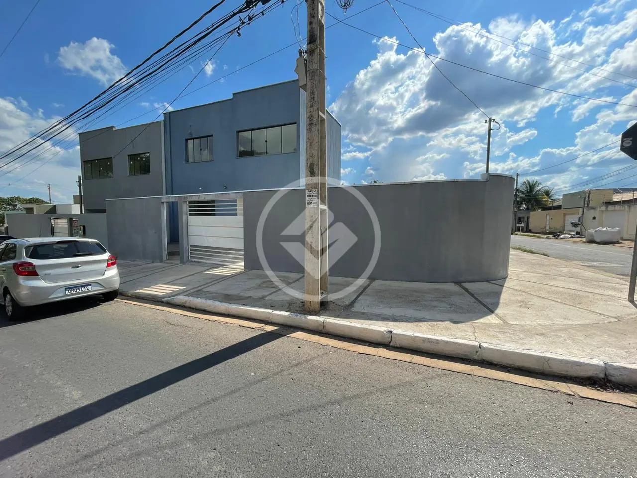 Casa Com Três Quartos no Bairro Jardim Universitário, Cuiabá MT R$590.000,00