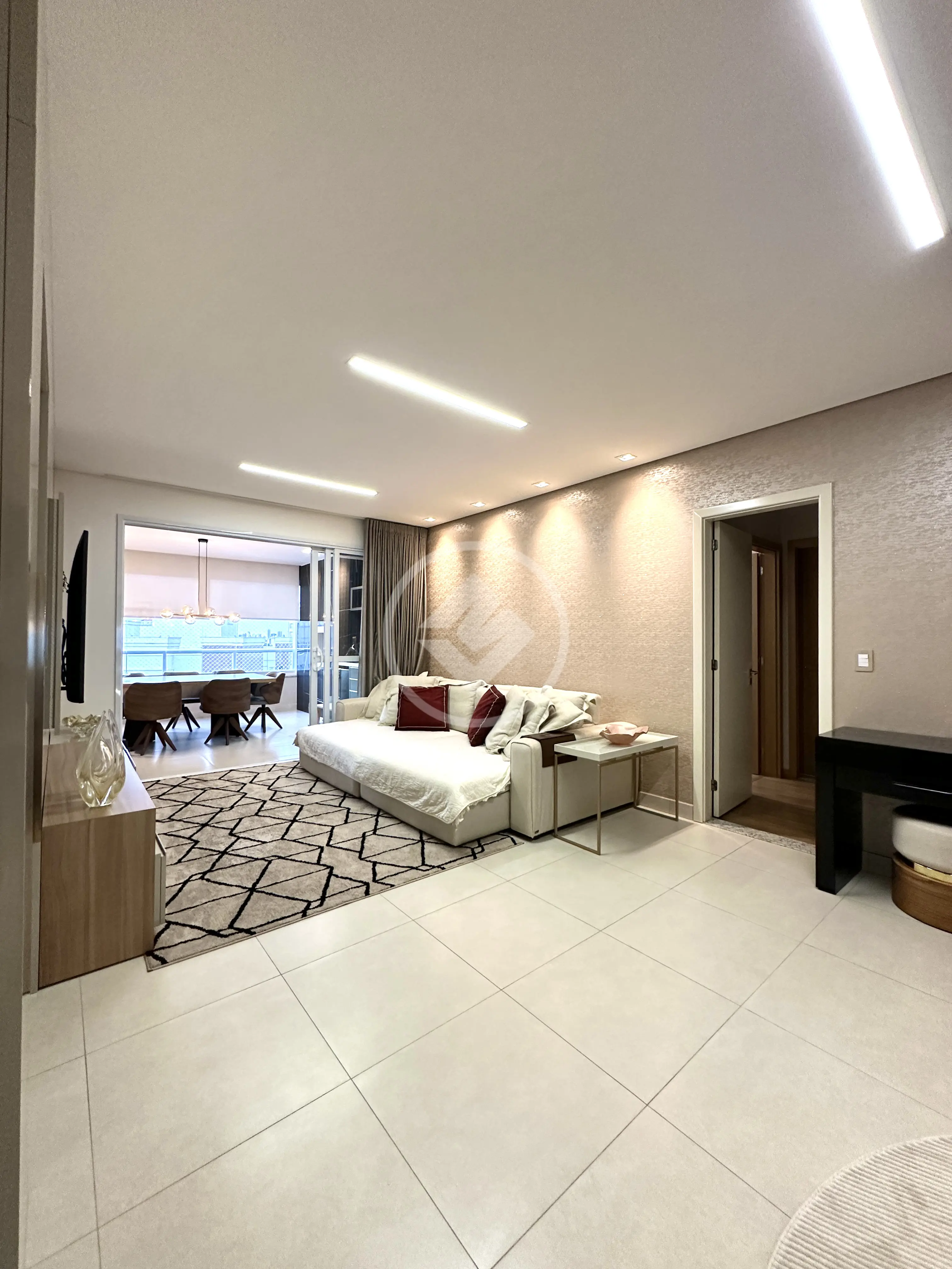 Apartamento no Edifício Essenza com 124m2, 3 quartos sendo 1 suíte. Valor: R$1.600.000,00