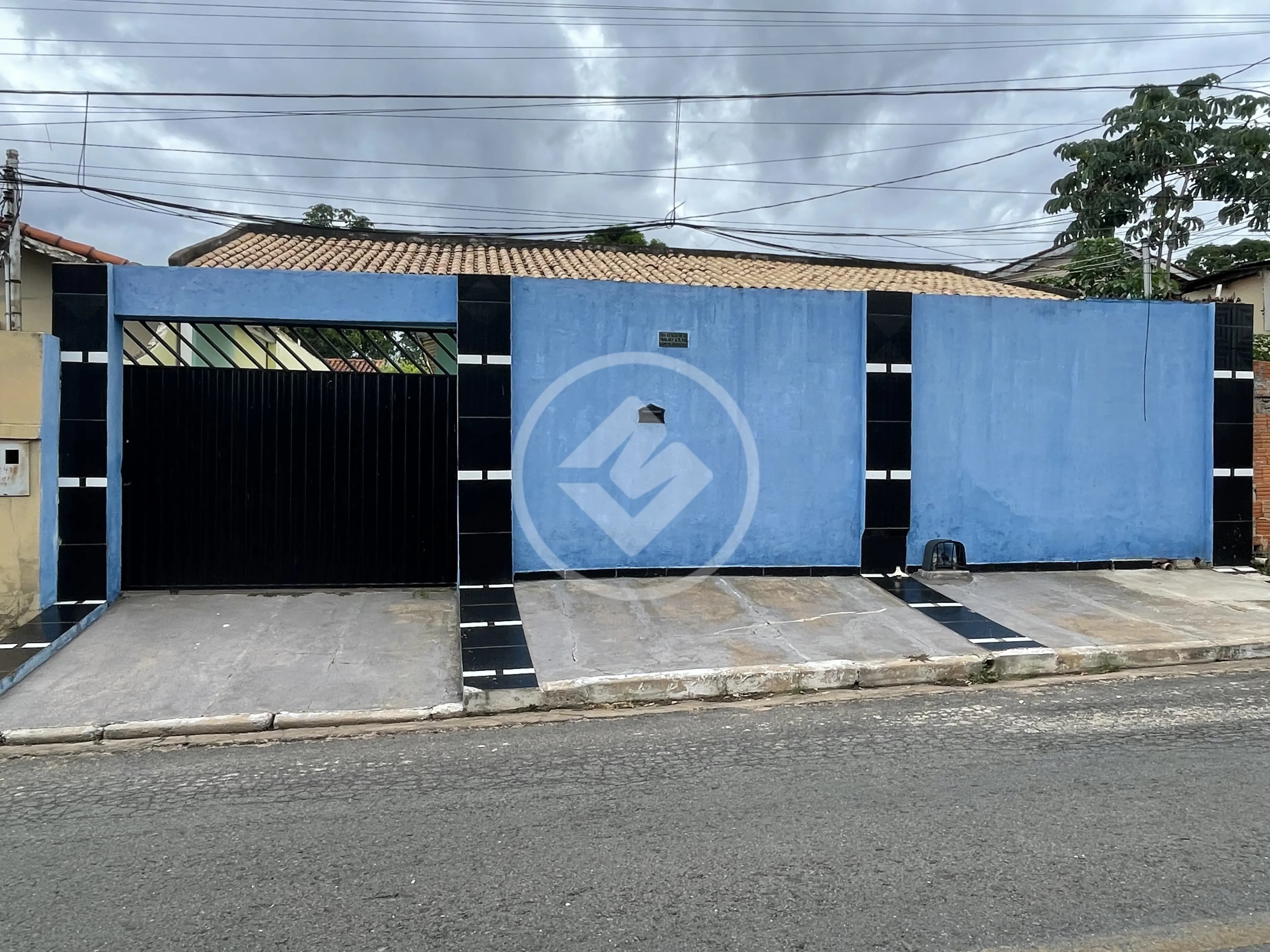 Casa em Rua Pública, Terreno 12x30 com duas suítes enormes, quintal, área gourmet