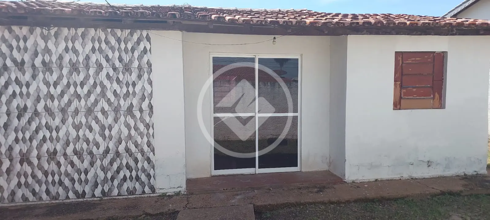 Casa com 2 quartos, sala, cozinha, banheiro, amplo quintal com CPA.