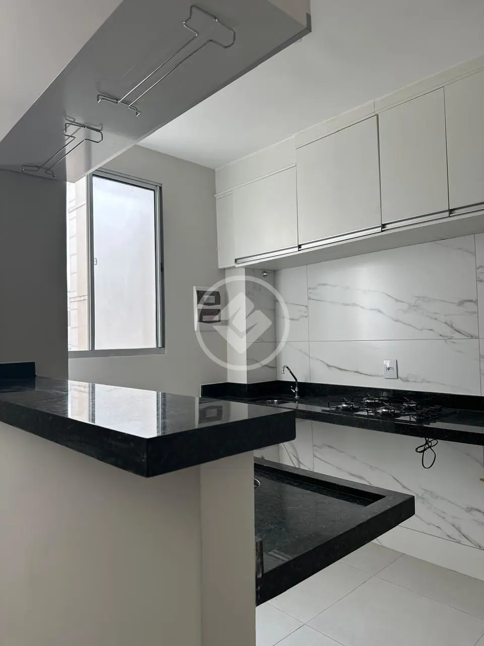 Vende-se Apartamento Reformado no Chapada dos Pampas Porcelanato Armário na Cozinha Cooktop Banheiro com Box Espelho e Pia Reformado Bairro Coxipo  R$ 240.000,00.