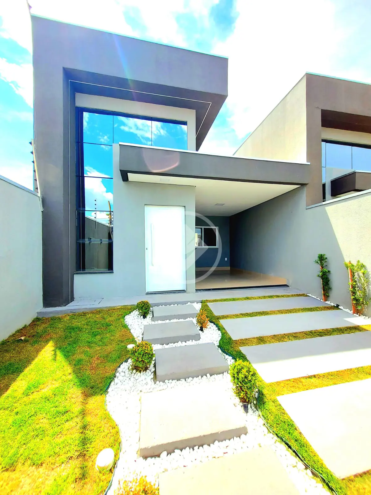Casa no Jardim Shangri-la com 3 quartos sendo 1 suite  cozinha gourmet pe direiro 4,5m2