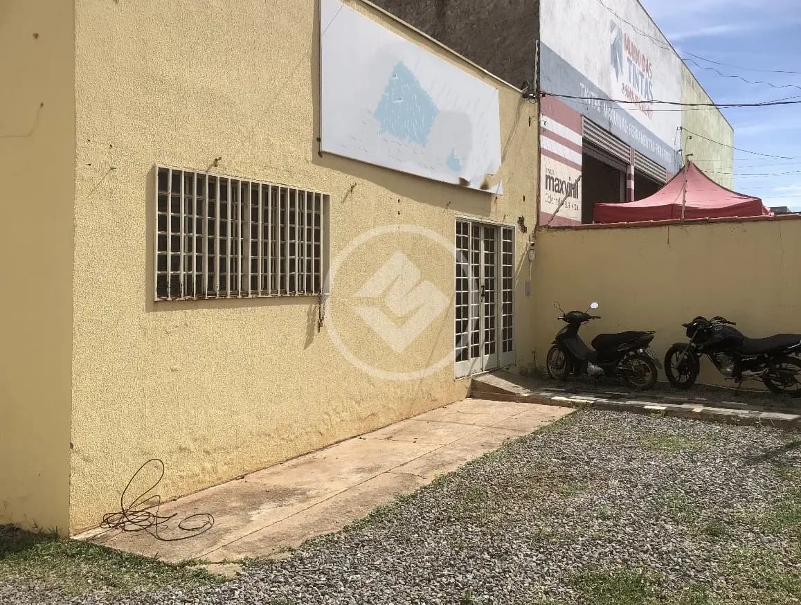 # Vende-se 02 terrenos  de 720 m2 , com sala comercial  construída de 62,5 m2 na AV Filinto Muller  Várzea Grande MT# Gostou desse imóvel? Agende visita. Valores sujeitos a alteração sem aviso prévio, consulte disponibilidade. My Broker Cuiabá Creci J14681