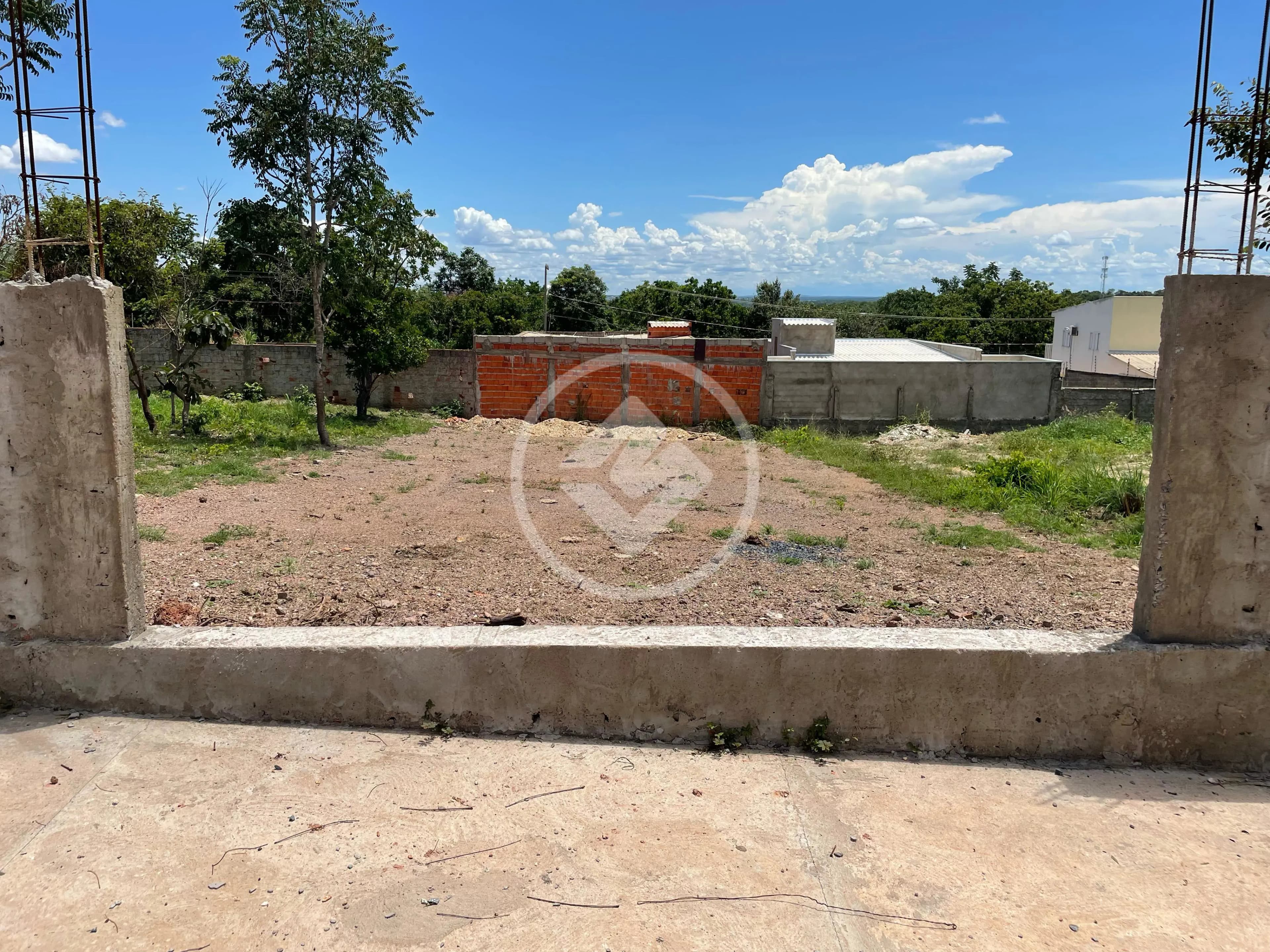 Terreno no bairro Tropical Ville com 300m² Cuiabá, em frente ao condomínio Mirante do Norte. Excelente localização para comércio.