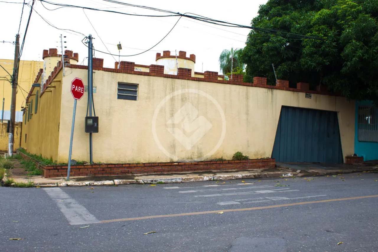CASA COM 04 QUARTOS, 02 SUITES. R$ 1.045,000,00 JARDIM PETROPOLIS