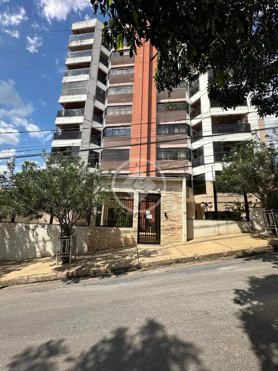 Apartamento Mãe bonifacia 2 por andar, com 3 quartos sendo 1 suite com banheira 1 banheiro social sala ampla Escritorio armarios planejados nos quartos banheioro e cozinha