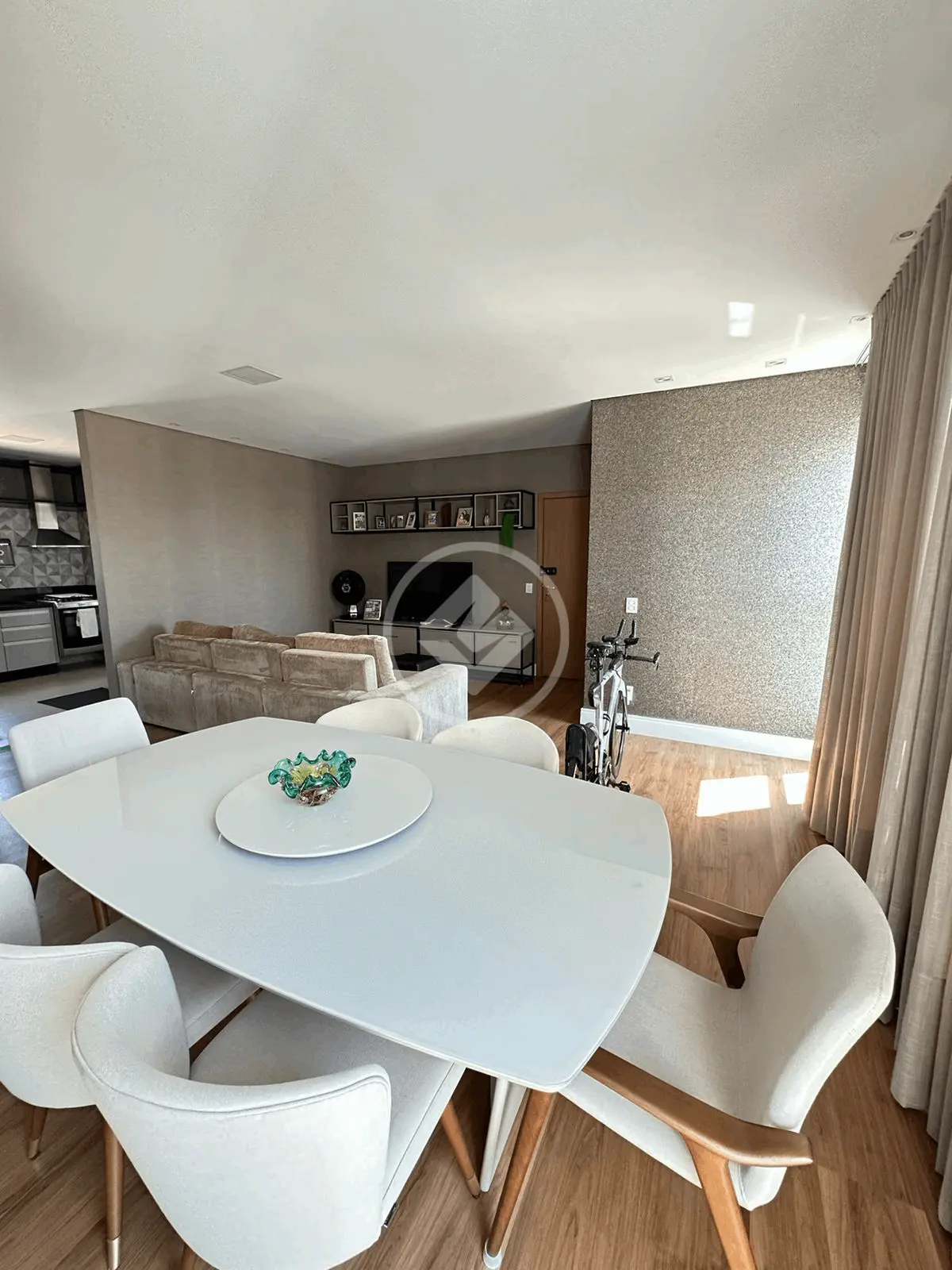 Apartamento à venda com três suítes e uma sendo reversivel bairro Alvorada, Cuiabá MT R$850. 000,00