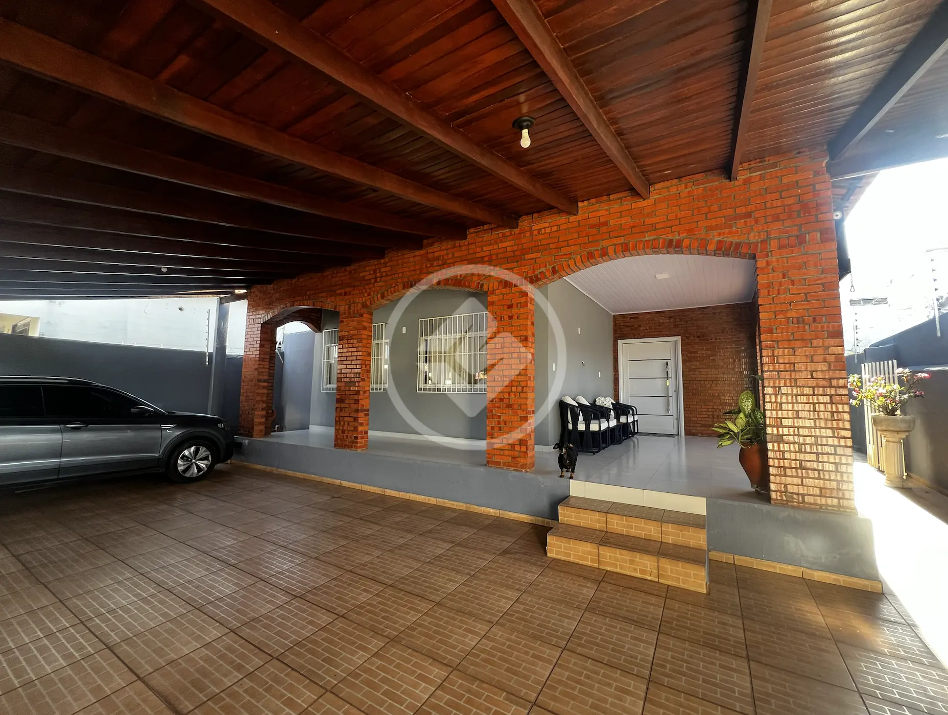 CASA A VENDA NA AVENIDA SÃO SEBASTIÃO - 4 QUARTOS - ENERGIA SOLAR - R$ 900.000,00 - BAIRRO QUILOMBO - CUIABÁ/MT
