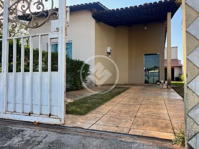 Excelente casa sozinha no lote com quintal