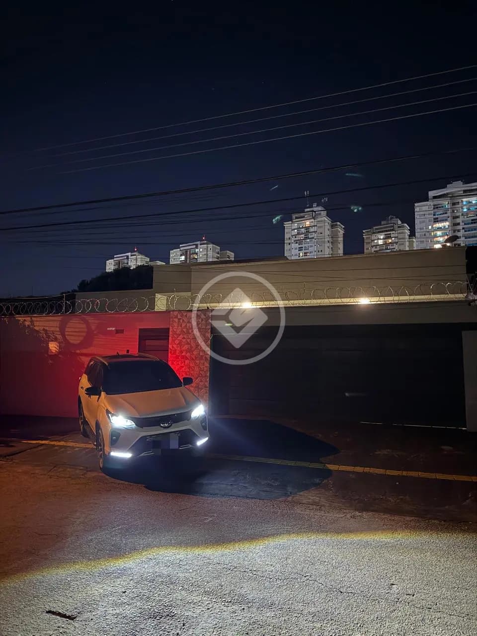 LINDA CASA DE 3 SUITES NO PARQUE OESTE INDUSTRIAL