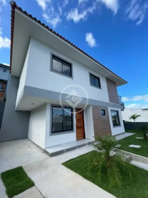 Encante-se com Este Magnífico Sobrado em Potecas, São José!