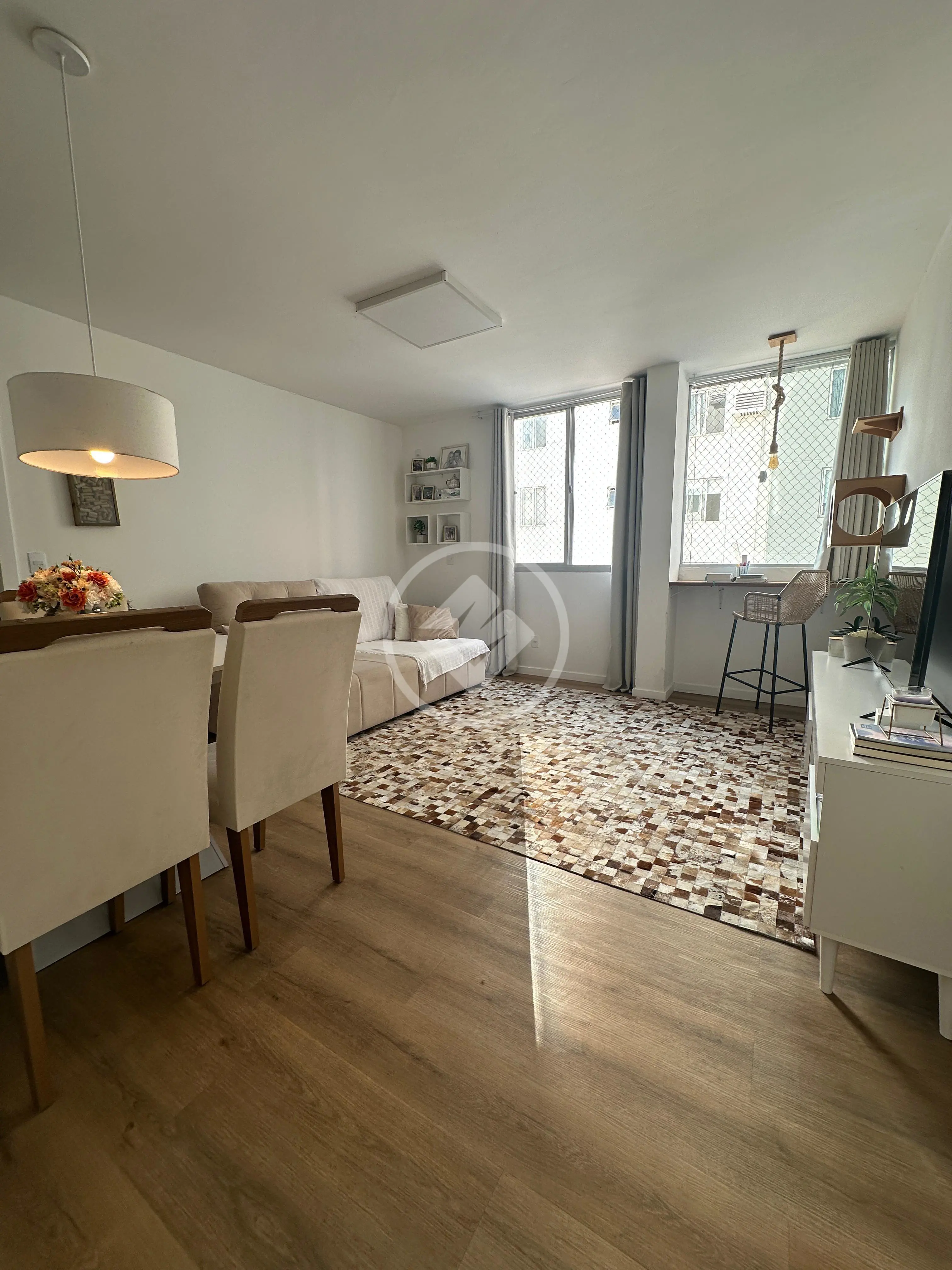 Apartamento 3 dormitórios sendo 1 suíte com closet no Centro de Florianópolis