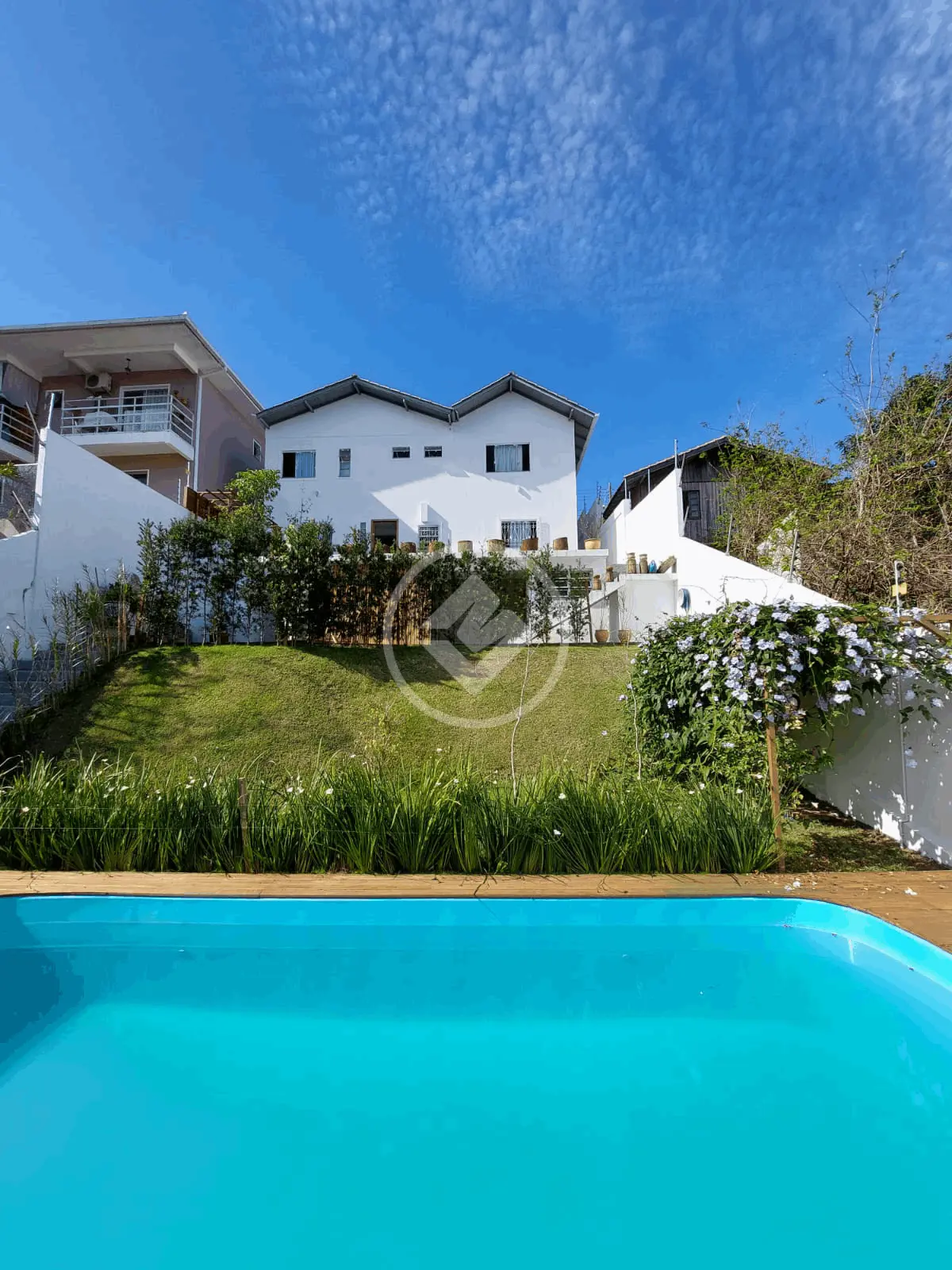 CASA COM 1 SUITE E 3 QUARTOS JARDIM ATLANTICO