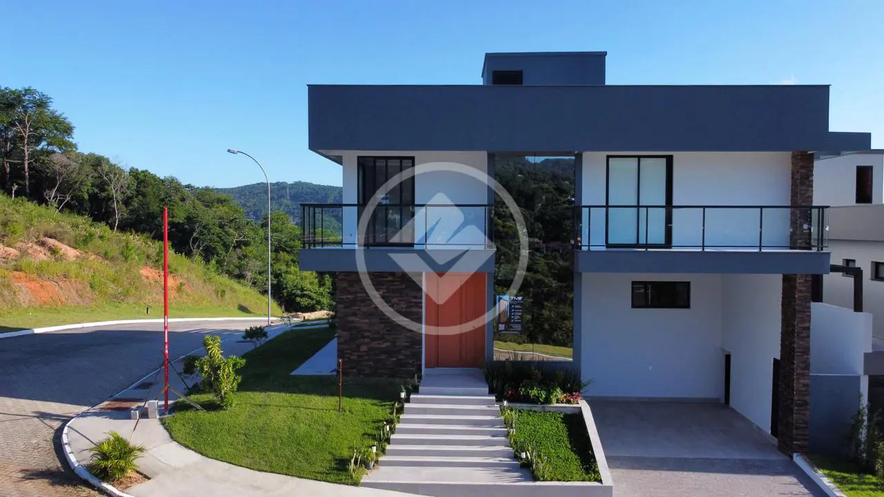 Sobrado Itacorubi, Florianópolis - SC — foto 1