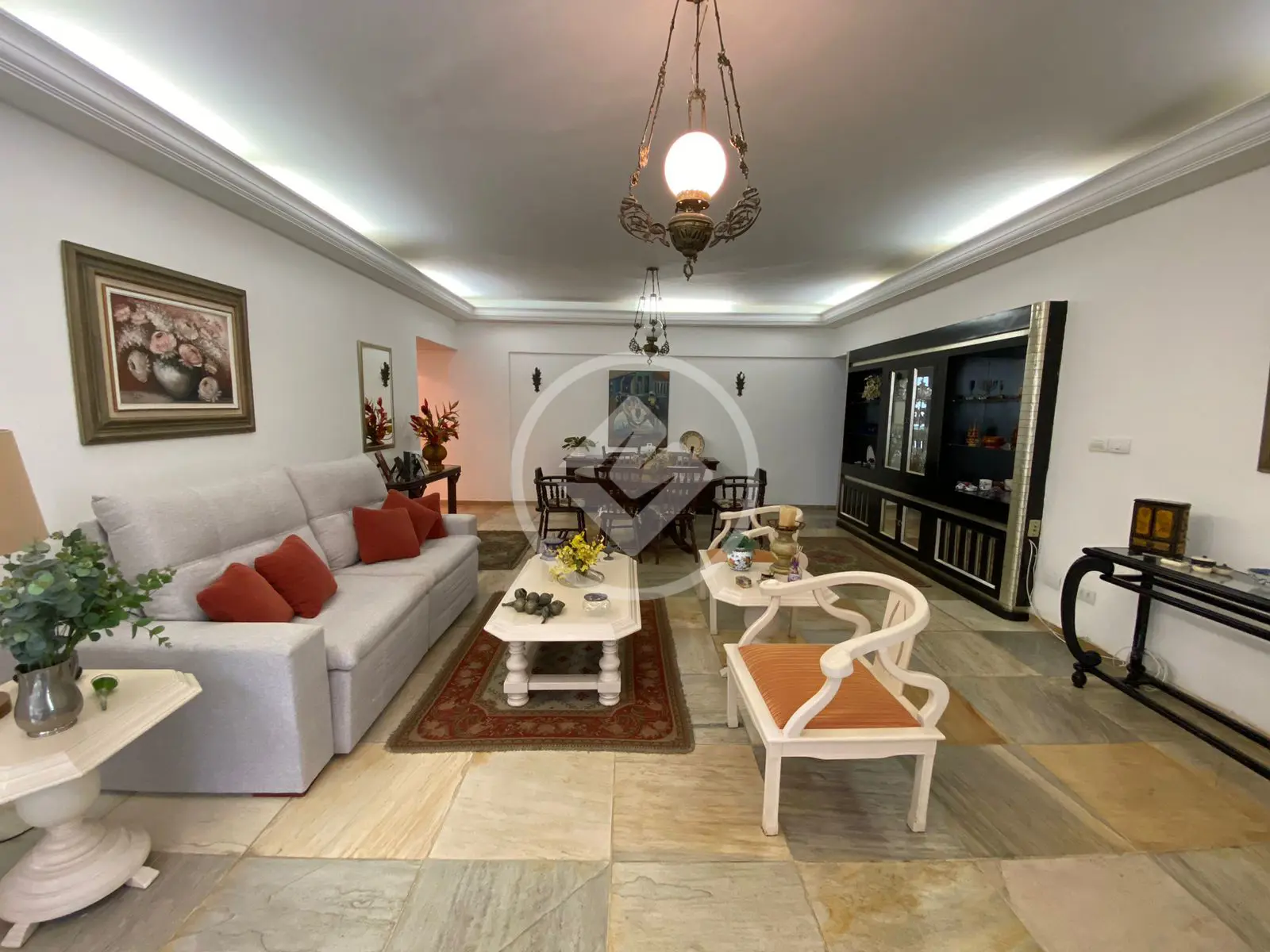 Apartamento 3 quartos sendo 1 suíte, sala de estar, sala de jantar, varanda, sol da manha 1 vaga na garagem na melhor localização do Centro de Guarapari.