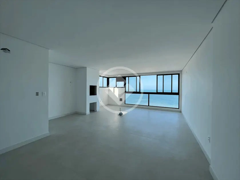 Apartamento 3 suítes andar alto, no centro de Itapema