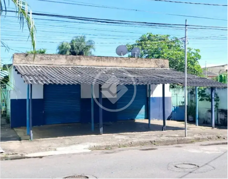 Casa com Ponto Comercial à Venda