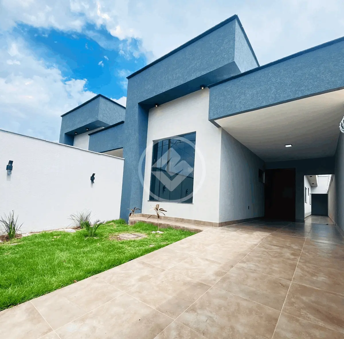 Casa a venda no Residencial Santa Fé, com 3 quartos sendo 2 suítes.