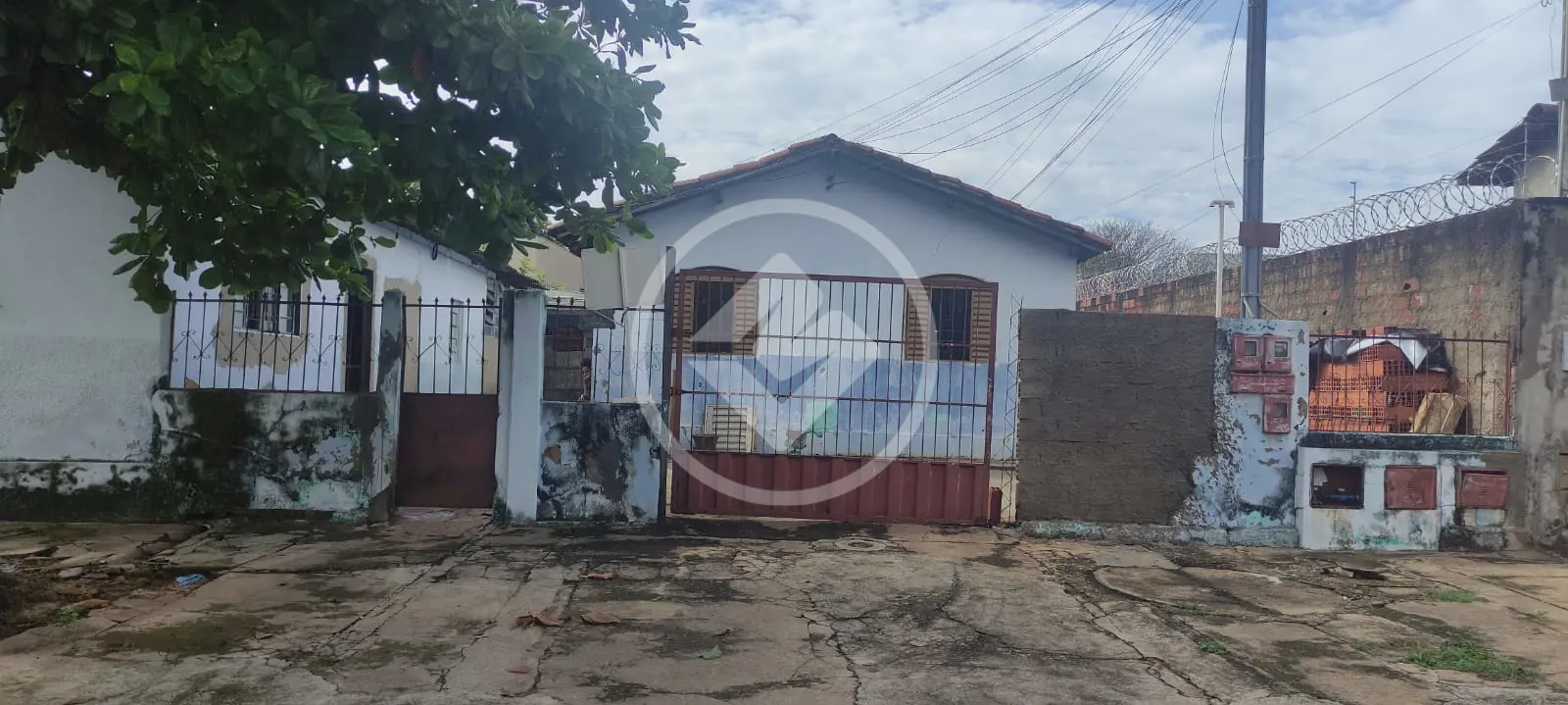 REF: OFFICE2690 Casa no Jardim Presidente, sendo 3 quartos com 434,24Goiânia-GO