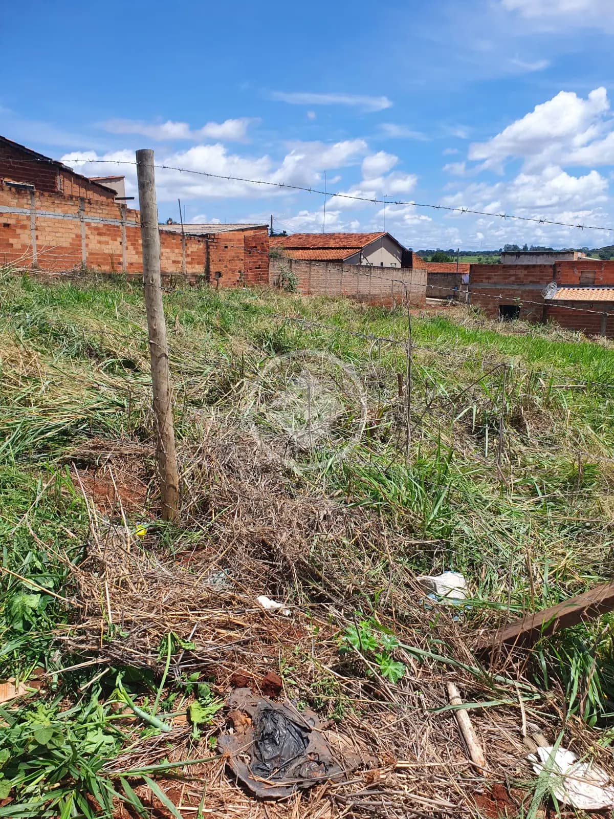 REF: OFFICE2437 Terreno no Residencial Recanto do Bosque, com 300m², Goiânia-GO