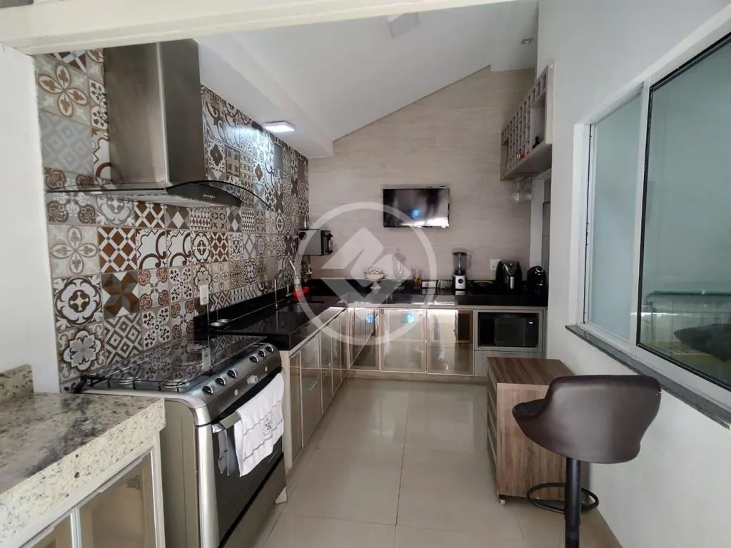 REF: Office2348 Sobrado na Vila São Luiz, sendo 3 quartos com 176m², Goiânia-GO