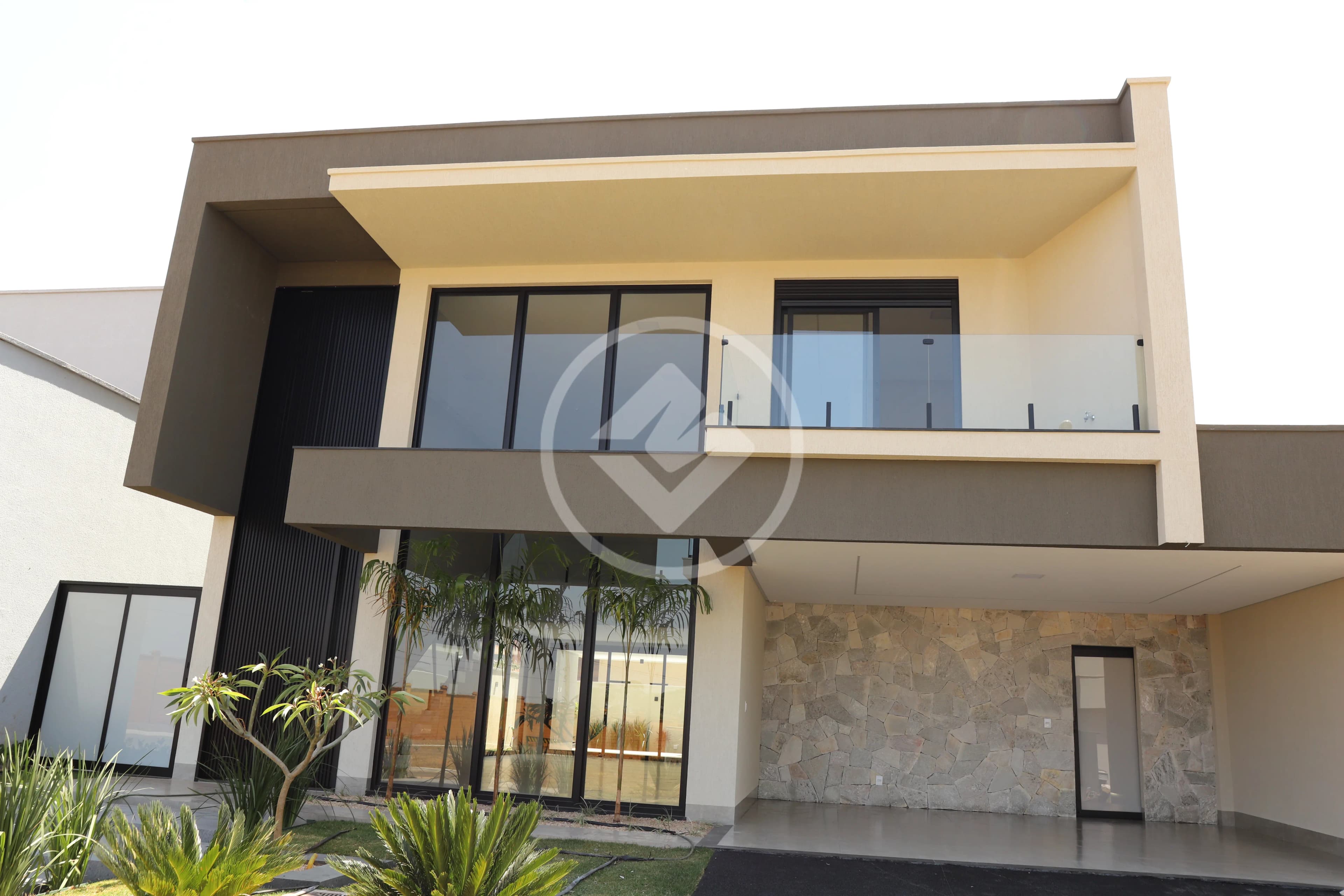 REF: OFFICE2623 Sobrado no Condomínio Portal do Sol Green, sendo 4 suítes com 299,85m², Goiânia-GO