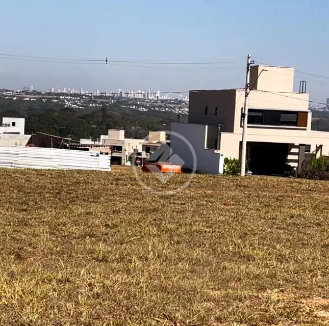Terreno no Condomínio Jardins Capri, área 268,66 m².