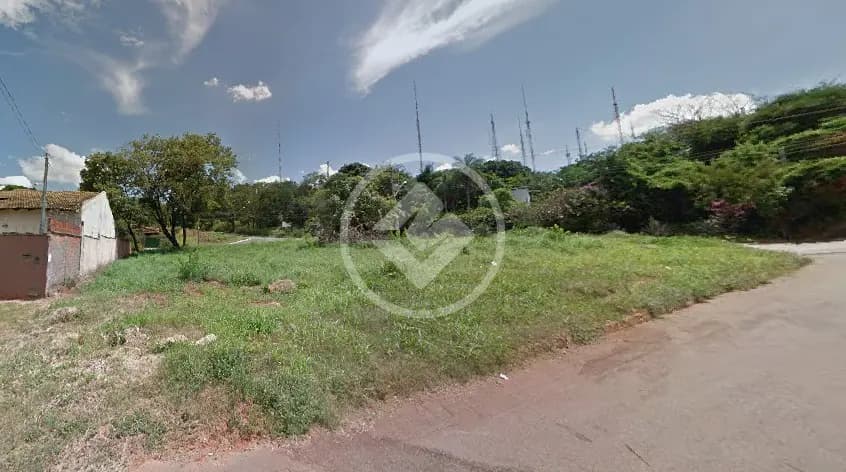 Lote de Esquina, com 698 m² no setor Jardim Petrópolis