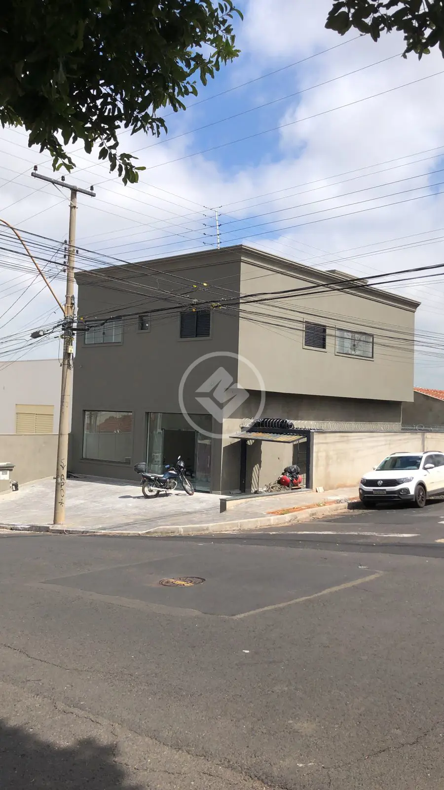 Prédio Comercial com 2 Apartamentos + Salão Comercial