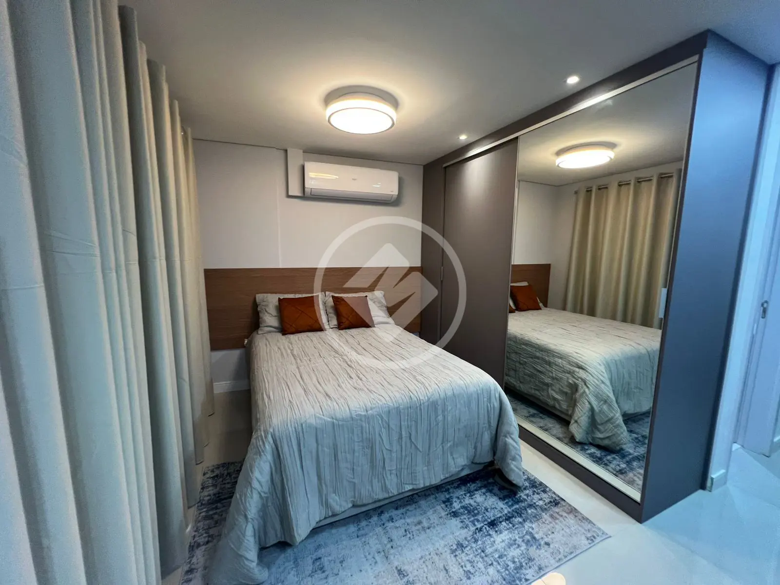 Alugo studio 33m2, 1 dorm, Ar condicionado, Varanda envidraçada, armarios planejados, mobiliado e ao lado da estação Moema