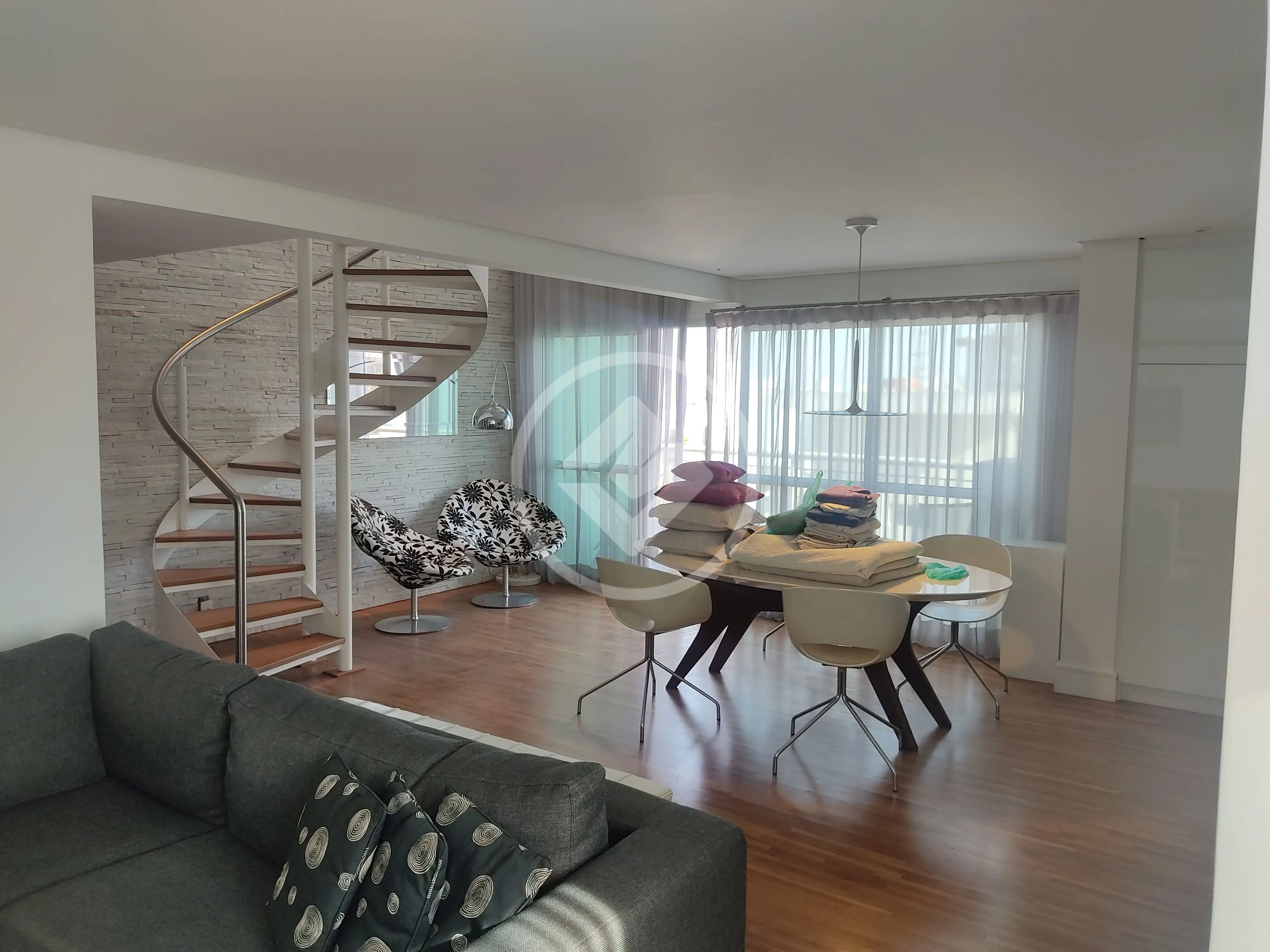 Apartamento para locação, 104m2, 2 vagas, escritório, na Vila Nova Conceição